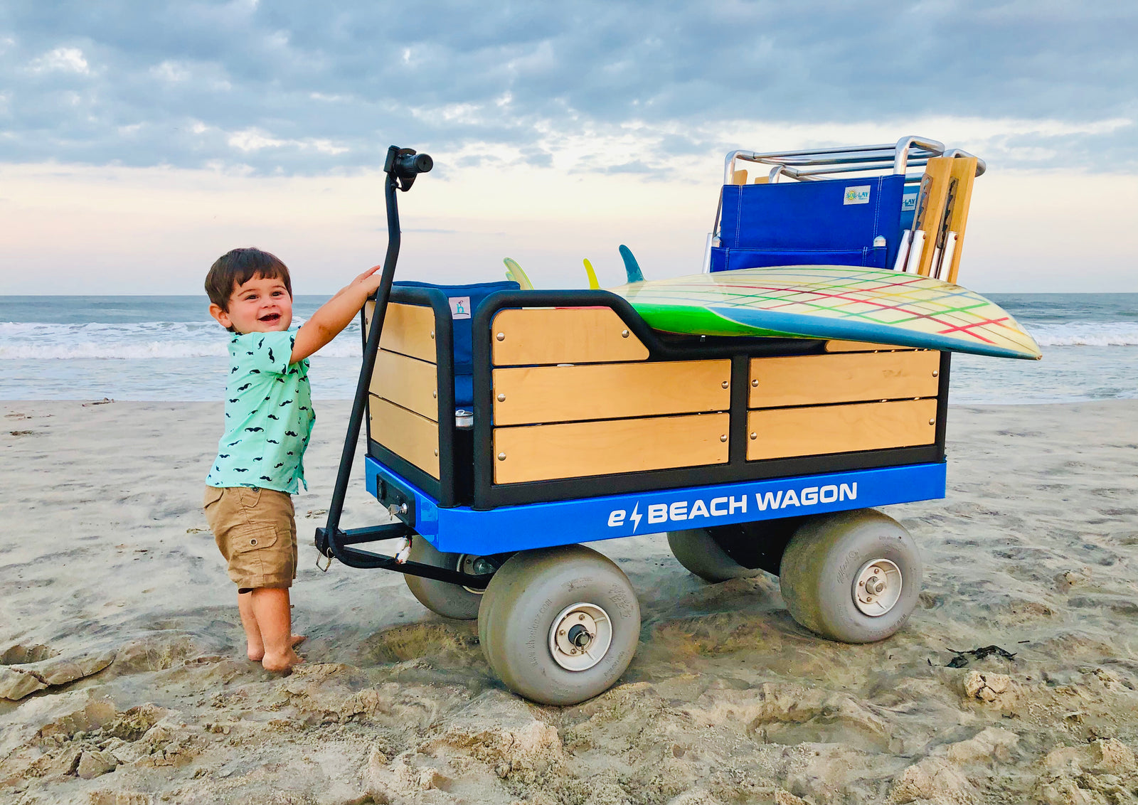 e-Beach side railings accomodate long cargo such as tent tops and surfboards