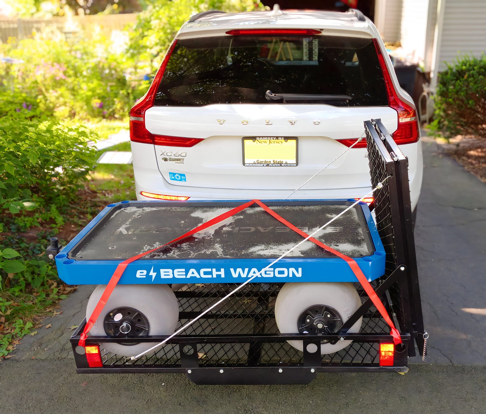 New Jersey customer with an e-Beach Wagon collapsed on an SUV hitch carrier